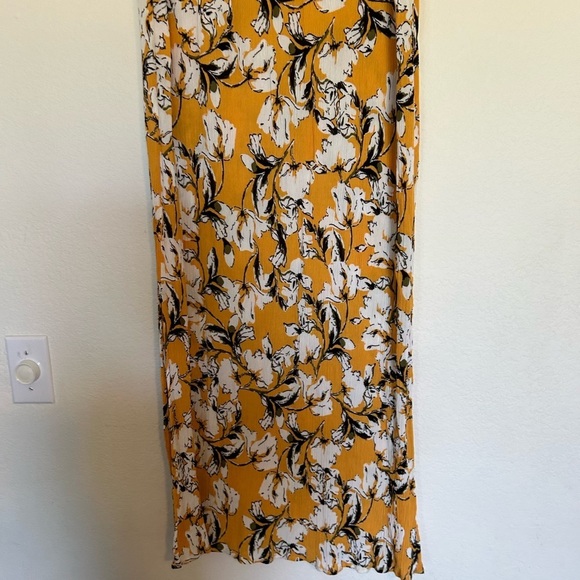 ICHI Women's yellow, white and black crêpe pull on stretch skirt - Picture 3 of 11